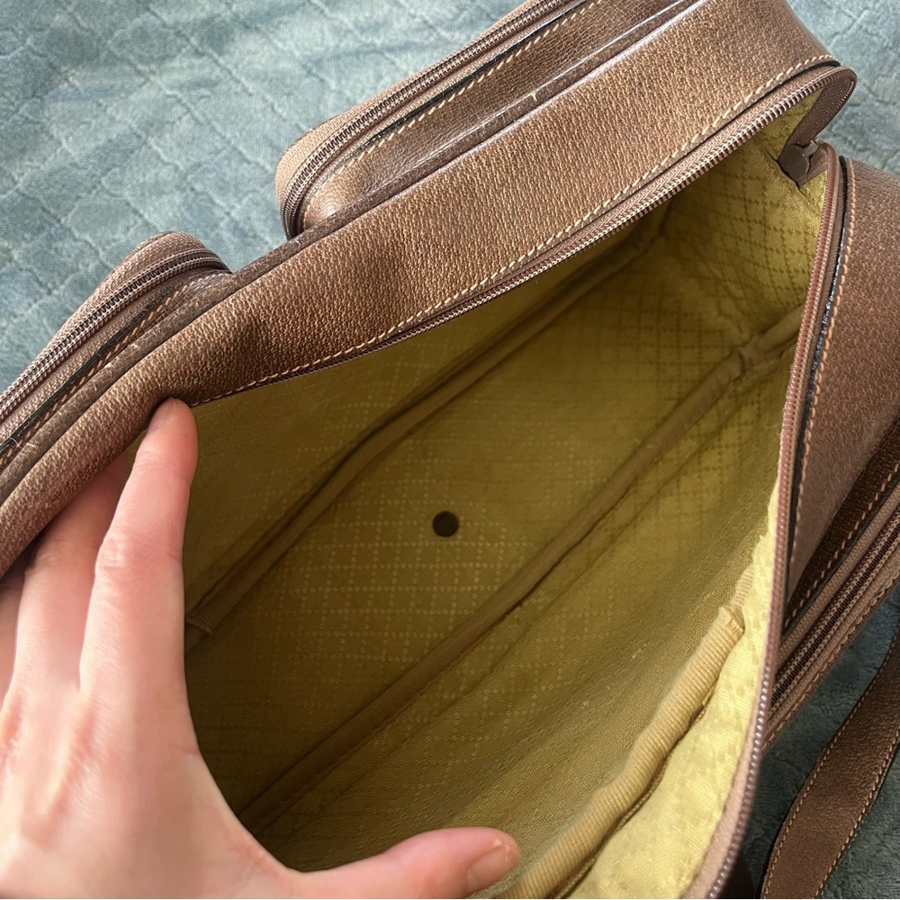 Gucci Brown and Tan Belt Bag with Structured Design - Picture 6 of 16